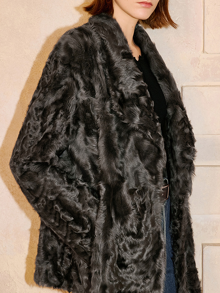 INSUN恩裳专选2025冬季复古慵懒风小胡羊皮毛一体外套9C65509840