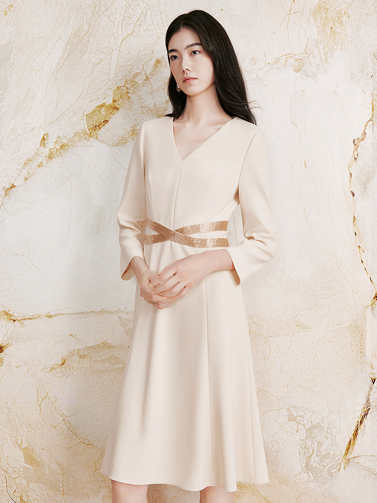 OBBLIGATO奥丽嘉朵2026秋季新款三醋酸杏色珠管交叉腰带连衣裙1C66305280