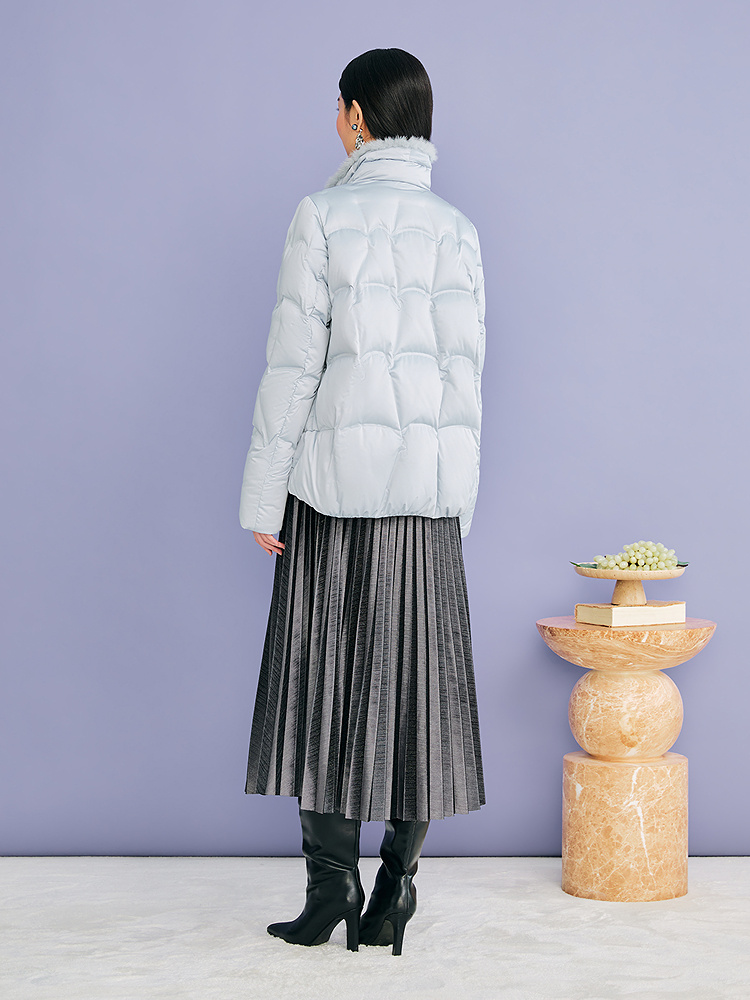 YINER音儿专选2026冬季新款时尚奢感缎面拼接水貂毛边立领羽绒服8C66508206