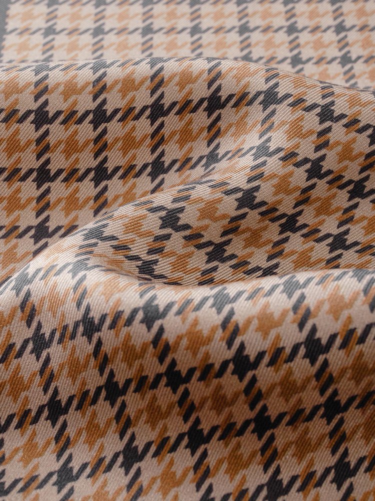 INSUN恩裳2024冬季复古撞色格纹真丝丝巾9C34590020