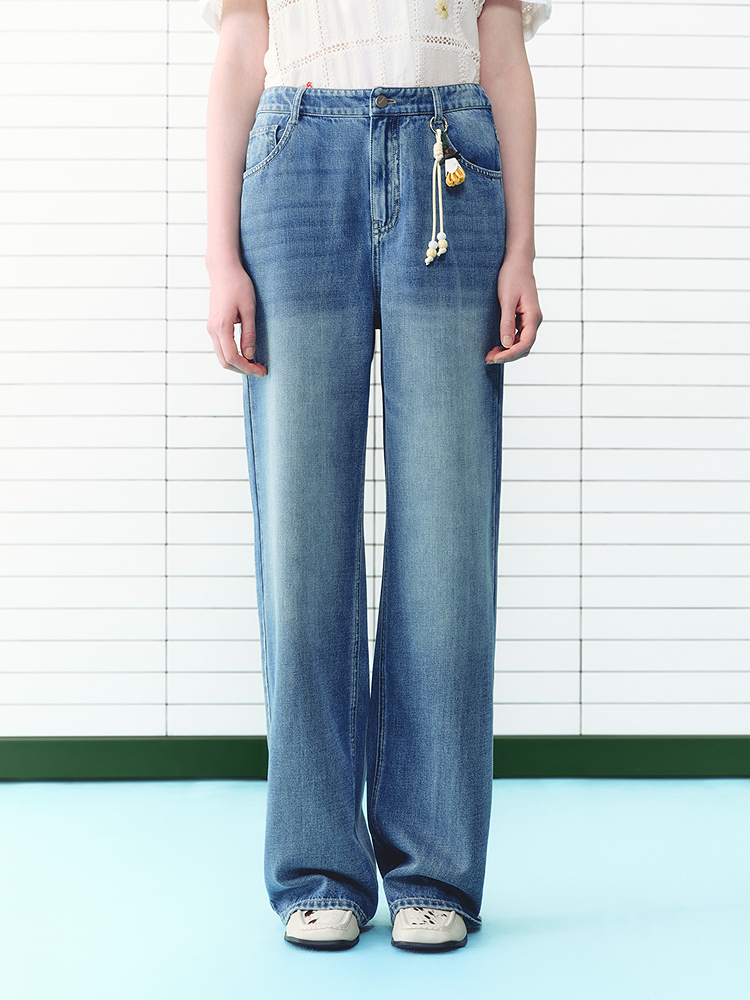 ToyzY2026夏季新款花朵挂饰高腰显瘦直筒复古舒适牛仔裤ZC36220480