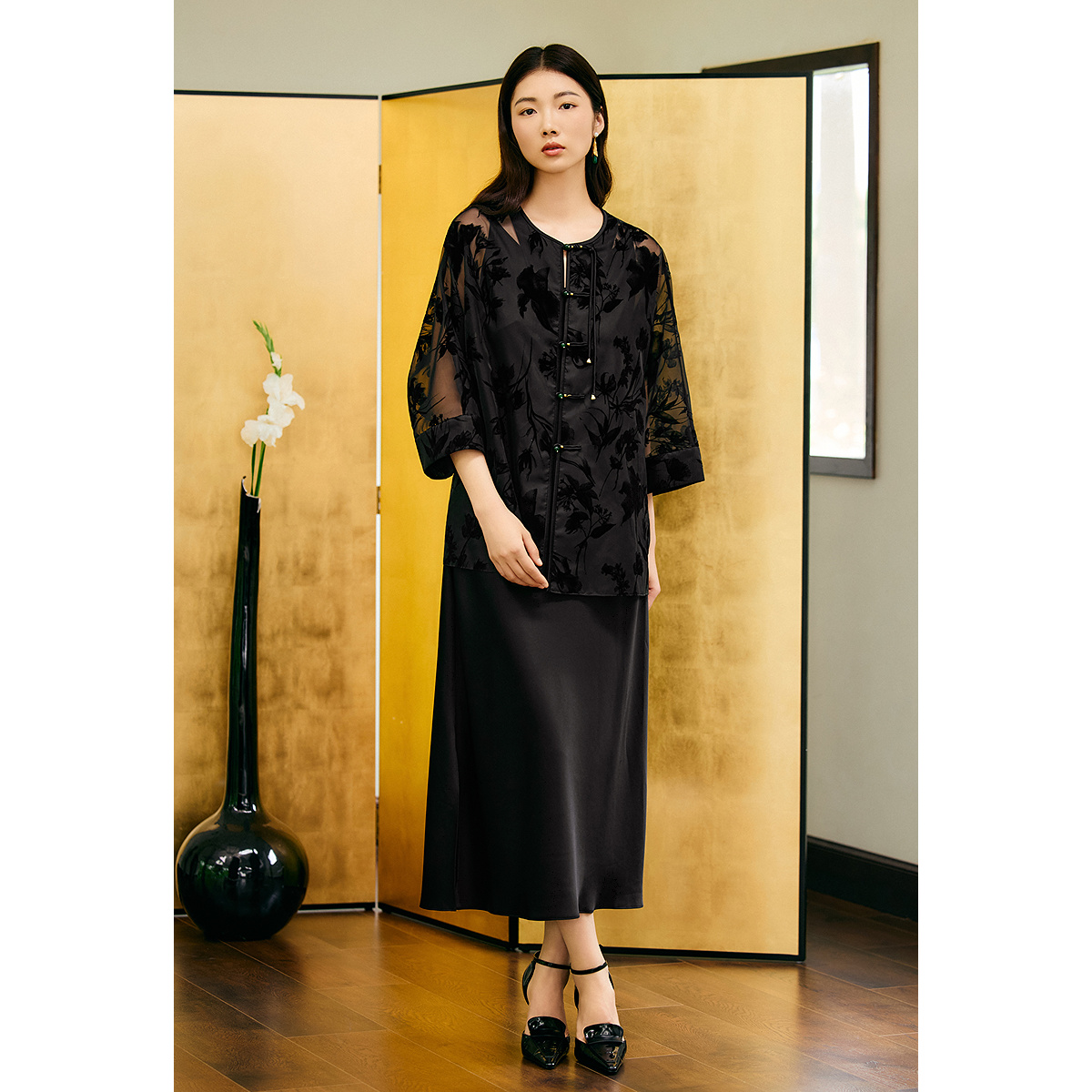 OBBLIGATO奥丽嘉朵2025秋季新品圆领新中式立体丝绒烧花衬衫1C35310280