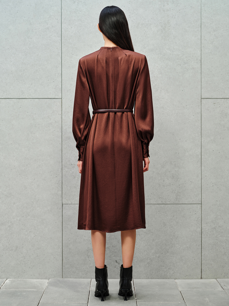 INSUN恩裳2023秋季亲肤透气醋酸垂坠感优雅立体设计连衣裙9C63305290（赠送腰带）