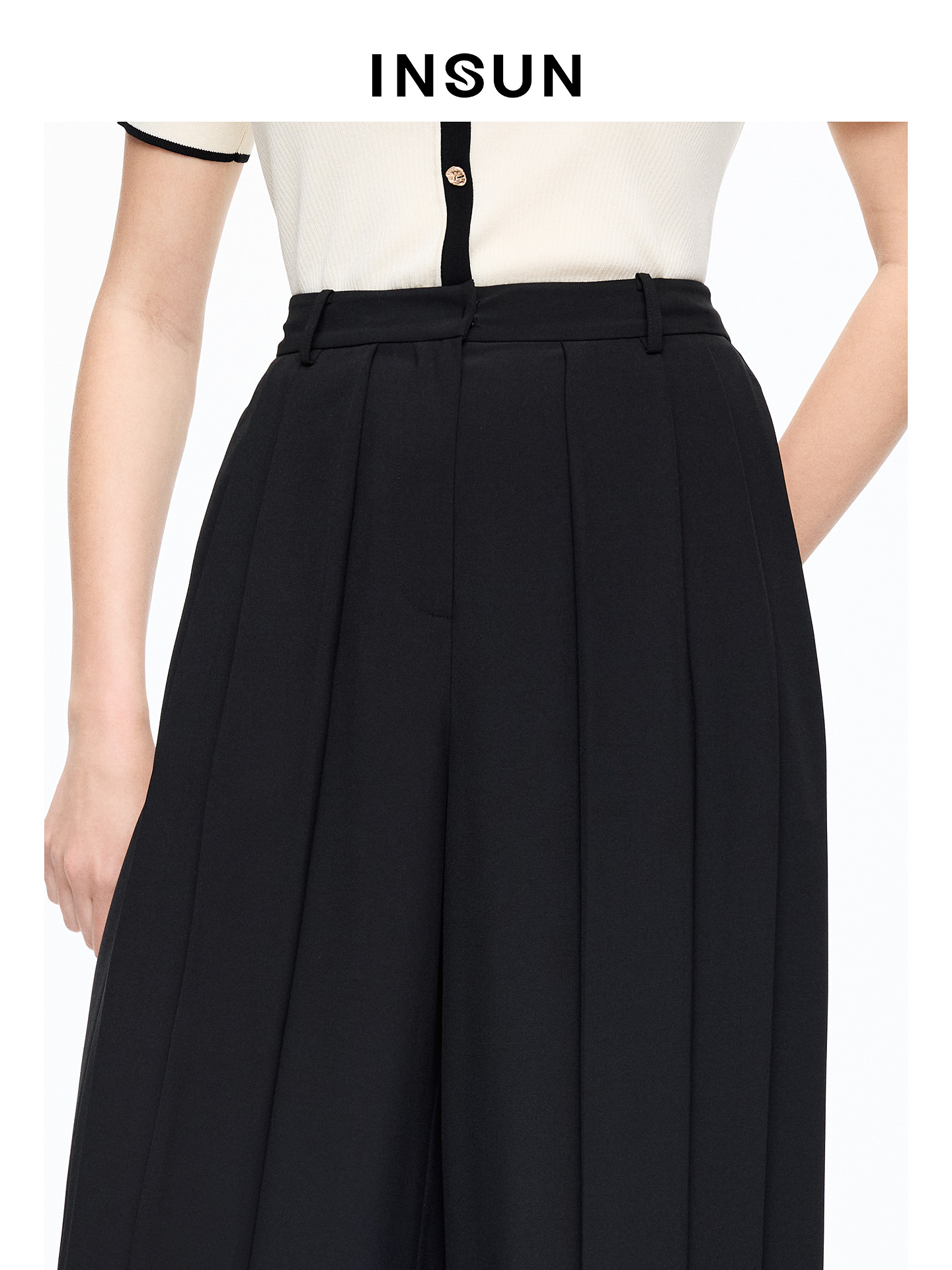 INSUN恩裳专选2026夏季复古风纹理褶裥松弛感阔腿裤9C66220050