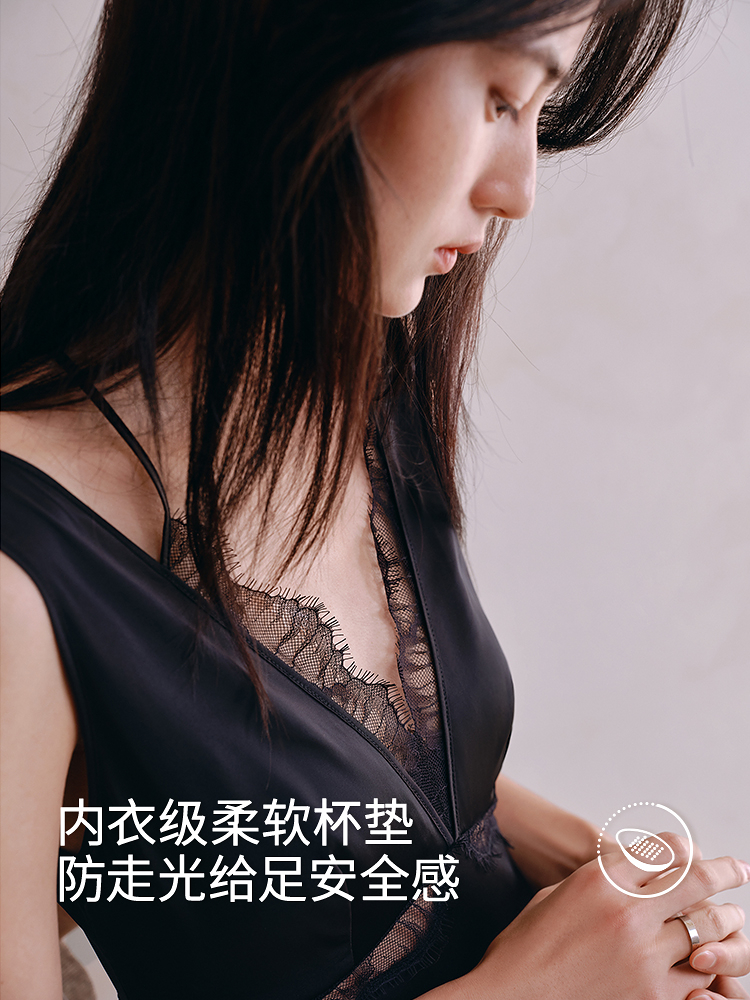 带杯蕾丝睡裙8J35227020