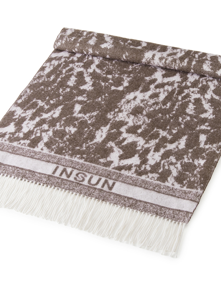 INSUN恩裳2024秋季印花拉毛工艺流苏羊绒围巾9C34390020
