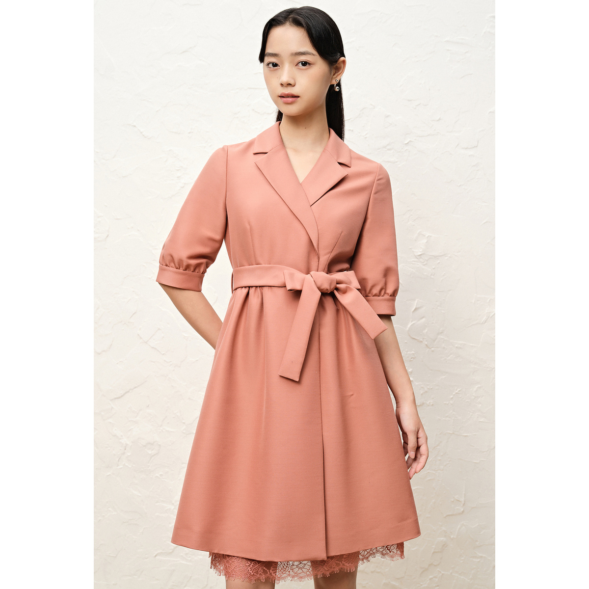 OBBLIGATO奥丽嘉朵2022冬季粉色蕾丝边设计拼接羊腿袖收腰百搭连衣裙1C62505490