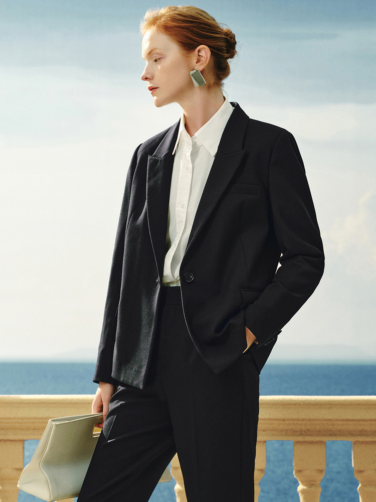 INSUN恩裳专选2024春款简约斜纹薄垫肩西装外套9C64110190