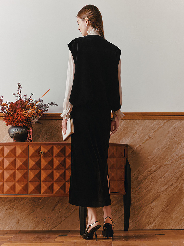 OBBLIGATO奥丽嘉朵2026春季新款立绒手工钉珠绣花真丝丝绒马甲1C36101070