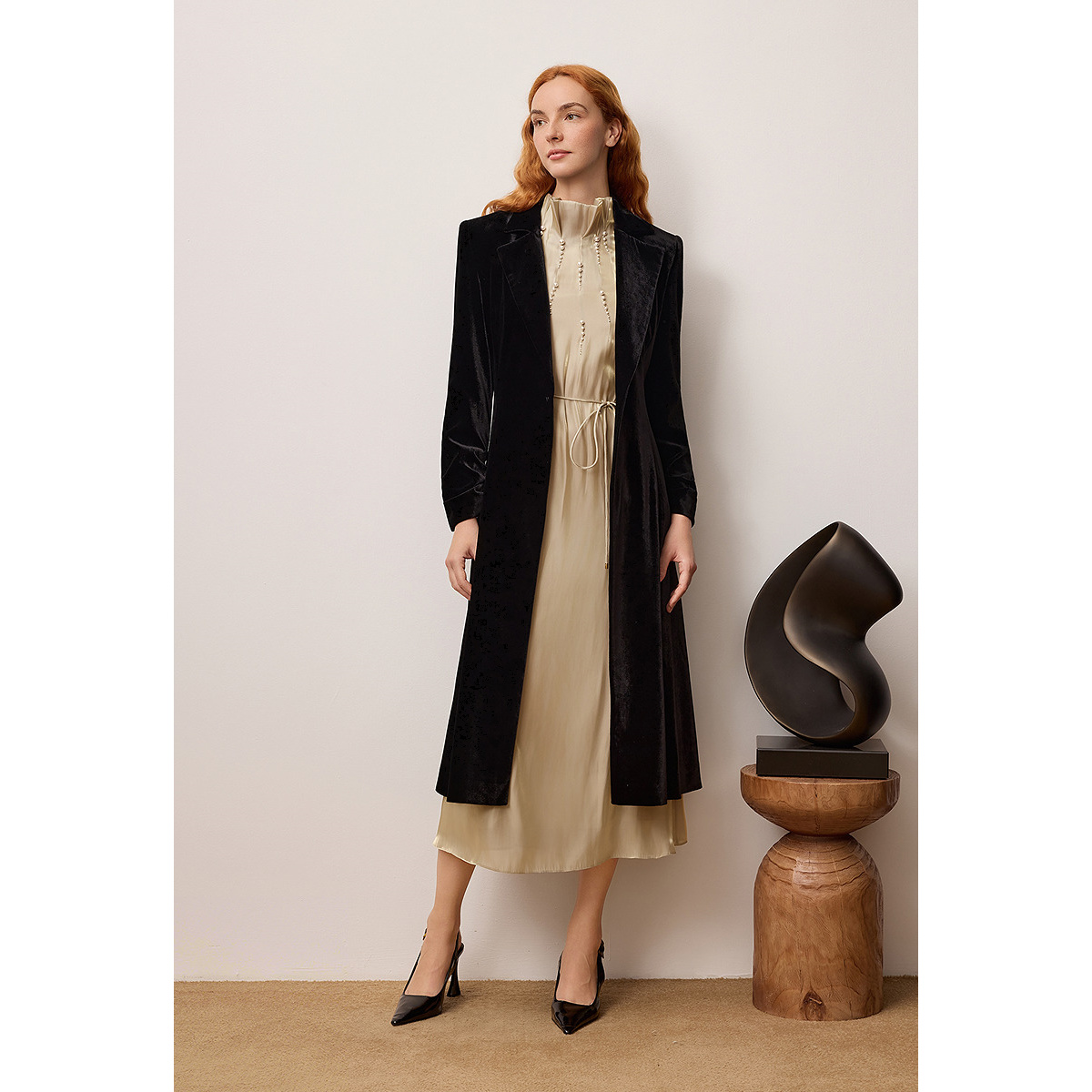 OBBLIGATO奥丽嘉朵2025秋季新品翻领真丝丝绒本布腰带廓形风衣1C35307030