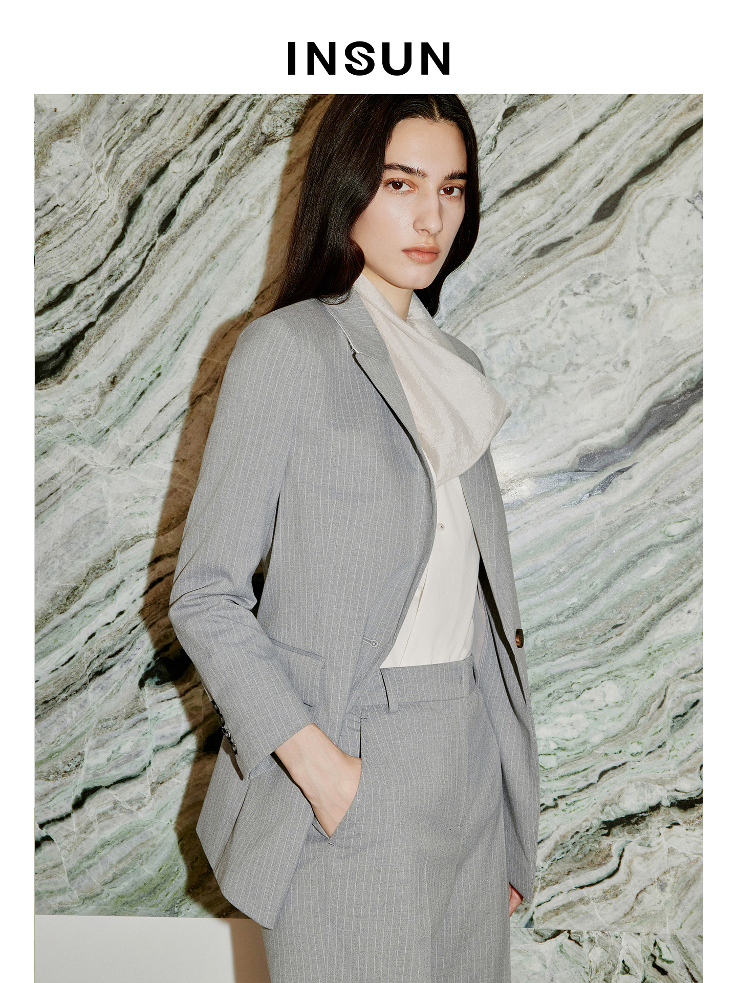 INSUN恩裳专选2026春季通勤风一粒扣修身显瘦西装外套9C66110330