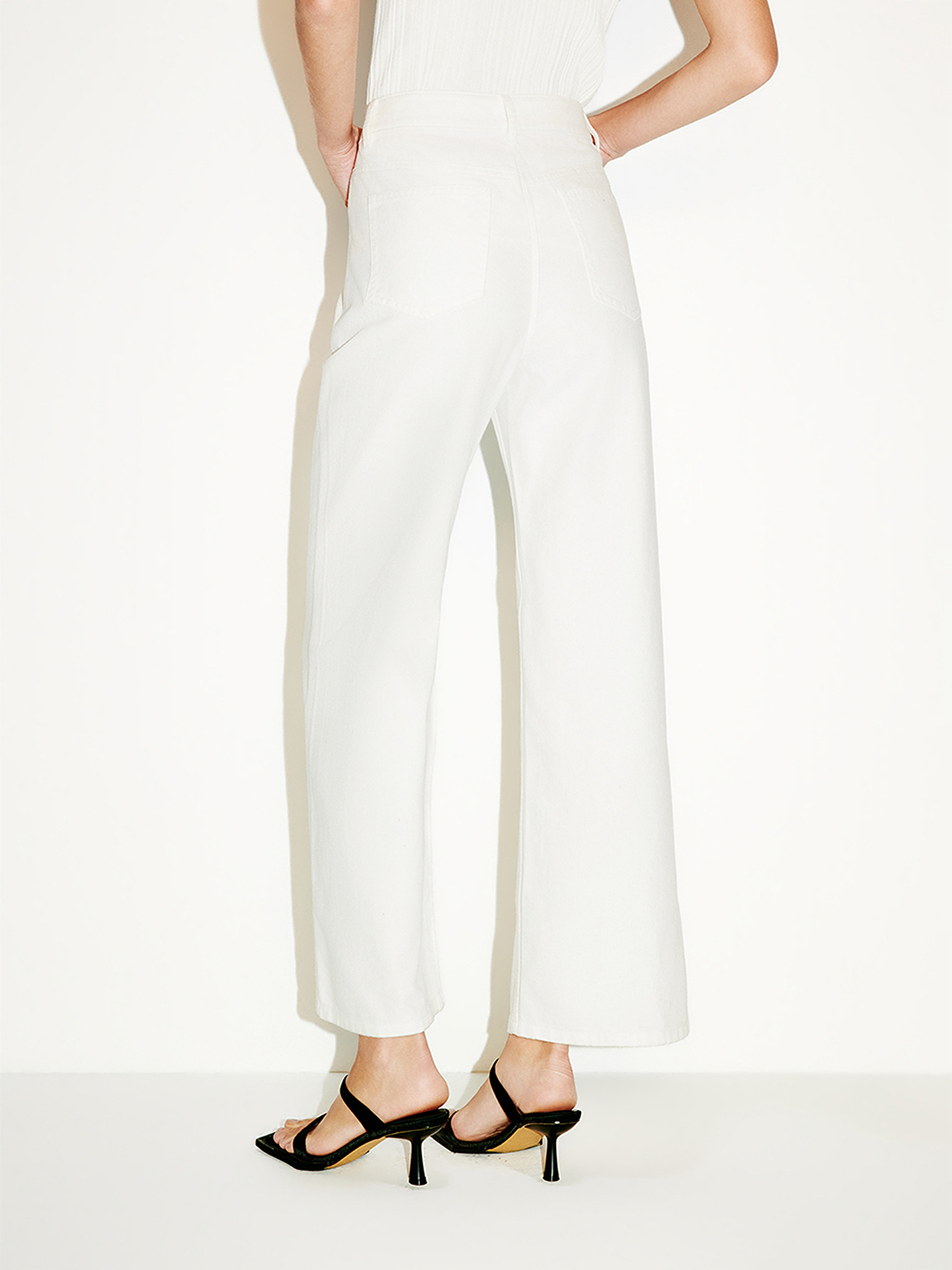 COVERINS2026夏季新款白色微喇牛仔裤九分裤CC36220210