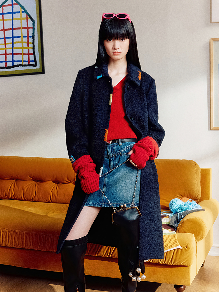 ToyzY2025冬季红色氛围感蛋糕刺绣V领马甲背心ZC35504020