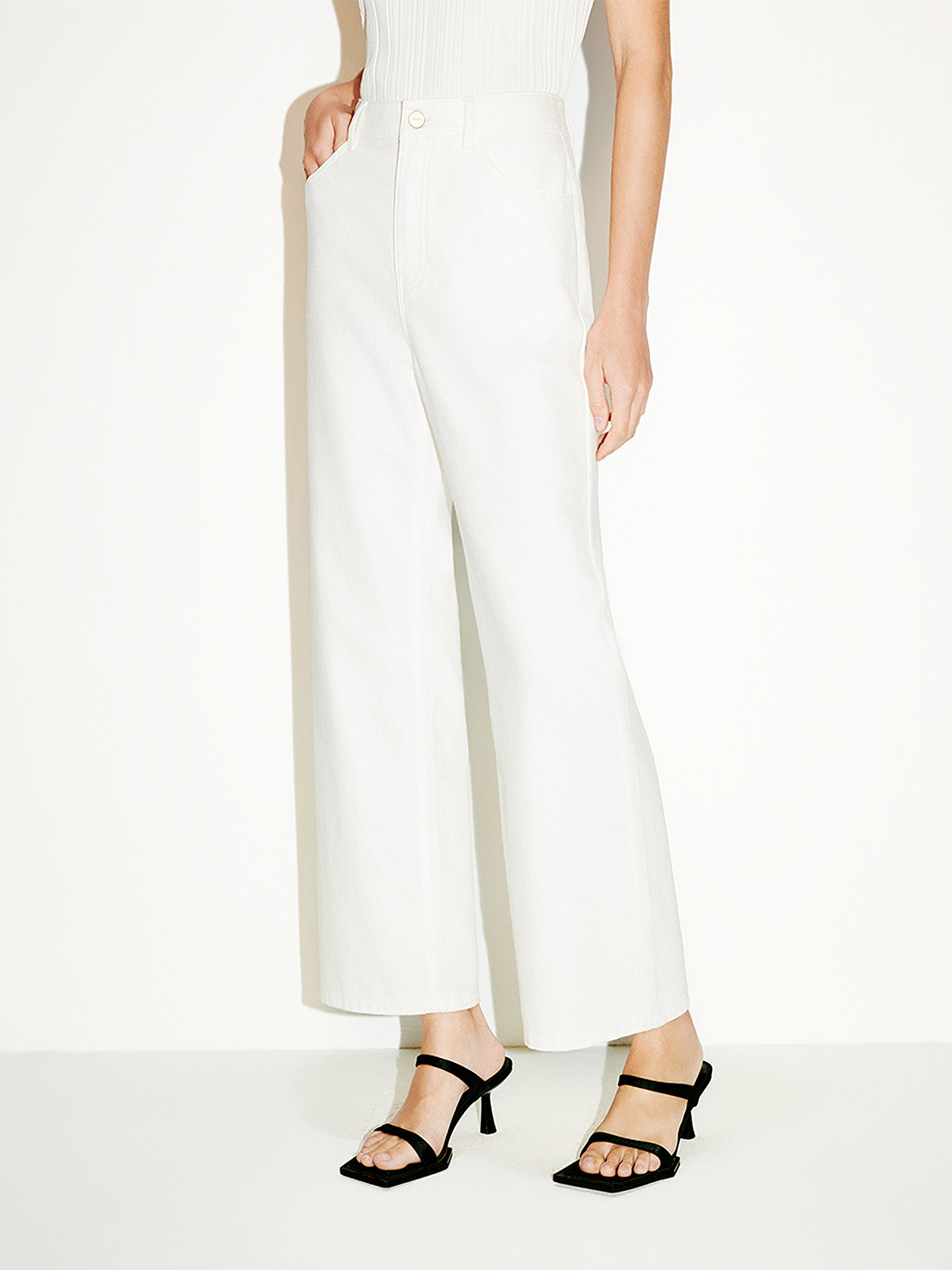 COVERINS2026夏季新款白色微喇牛仔裤九分裤CC36220210