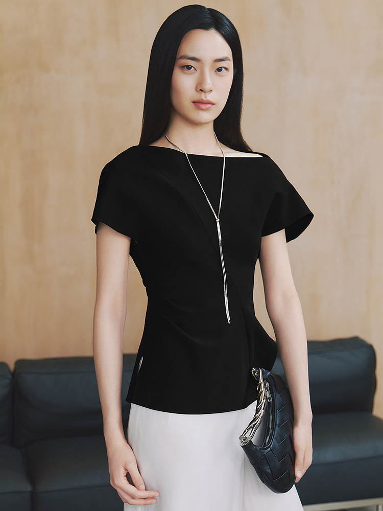 OBBLIGATO奥丽嘉朵2026夏季新款一字领不对称短袖上衣1C36270140