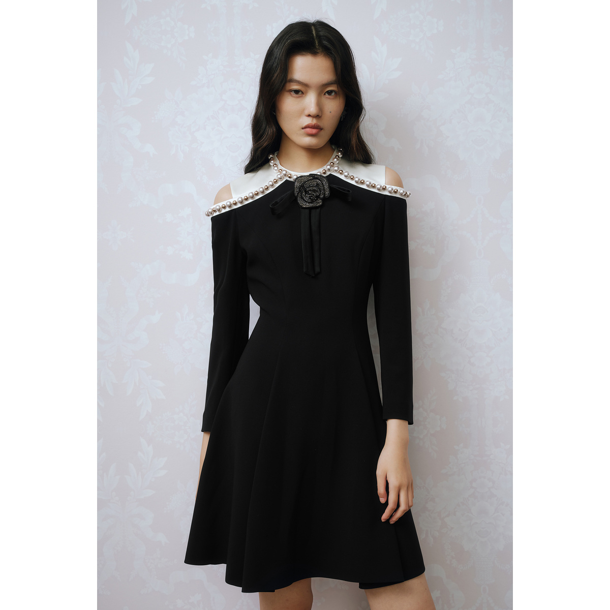 OBBLIGATO奥丽嘉朵2023春季金标黑色烫钻玫瑰领结钉珠三醋酸连衣裙1C33105700