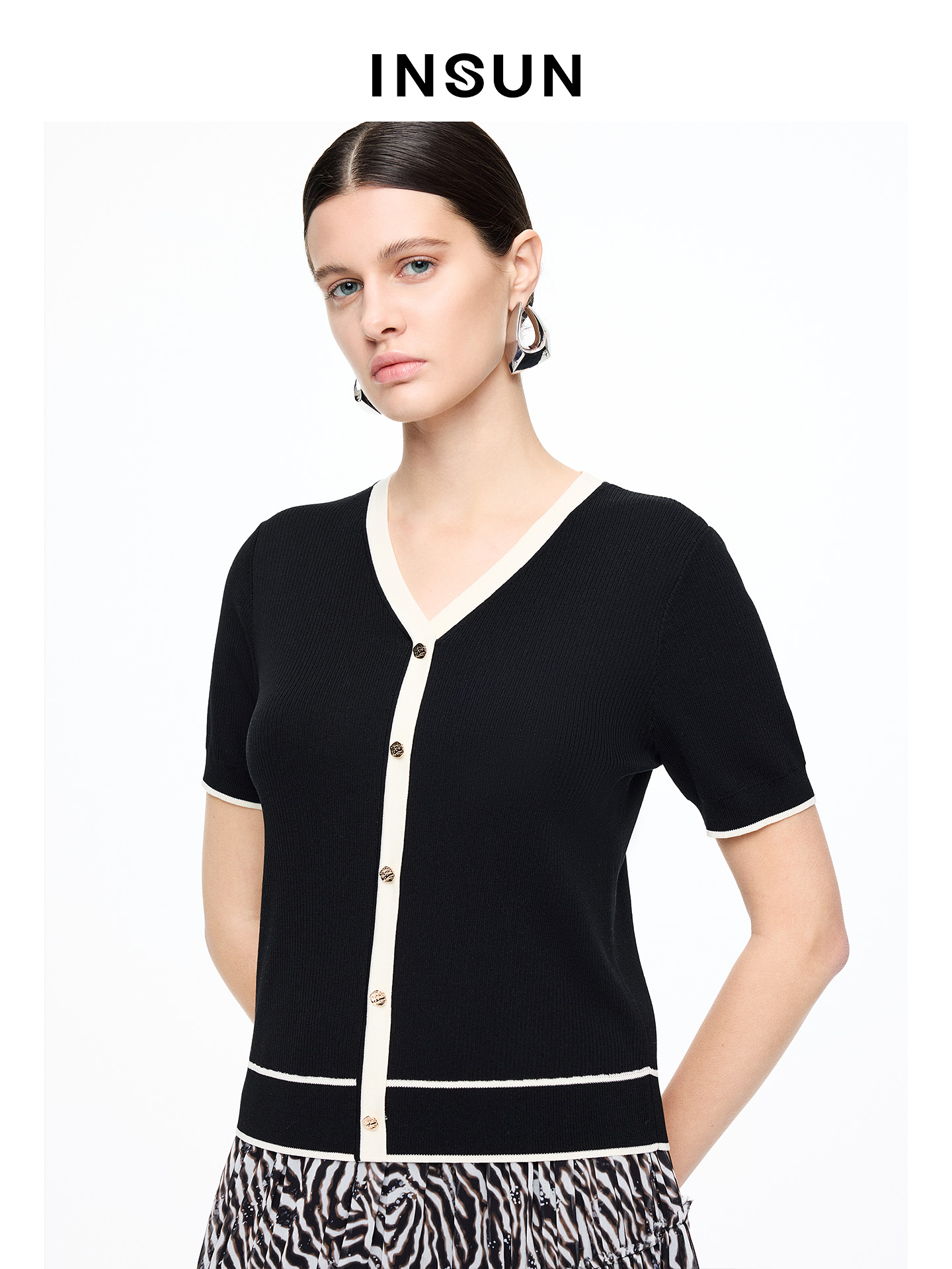 INSUN恩裳专选2026夏季V领显瘦肌理感醋纤短袖针织衫9C66206100