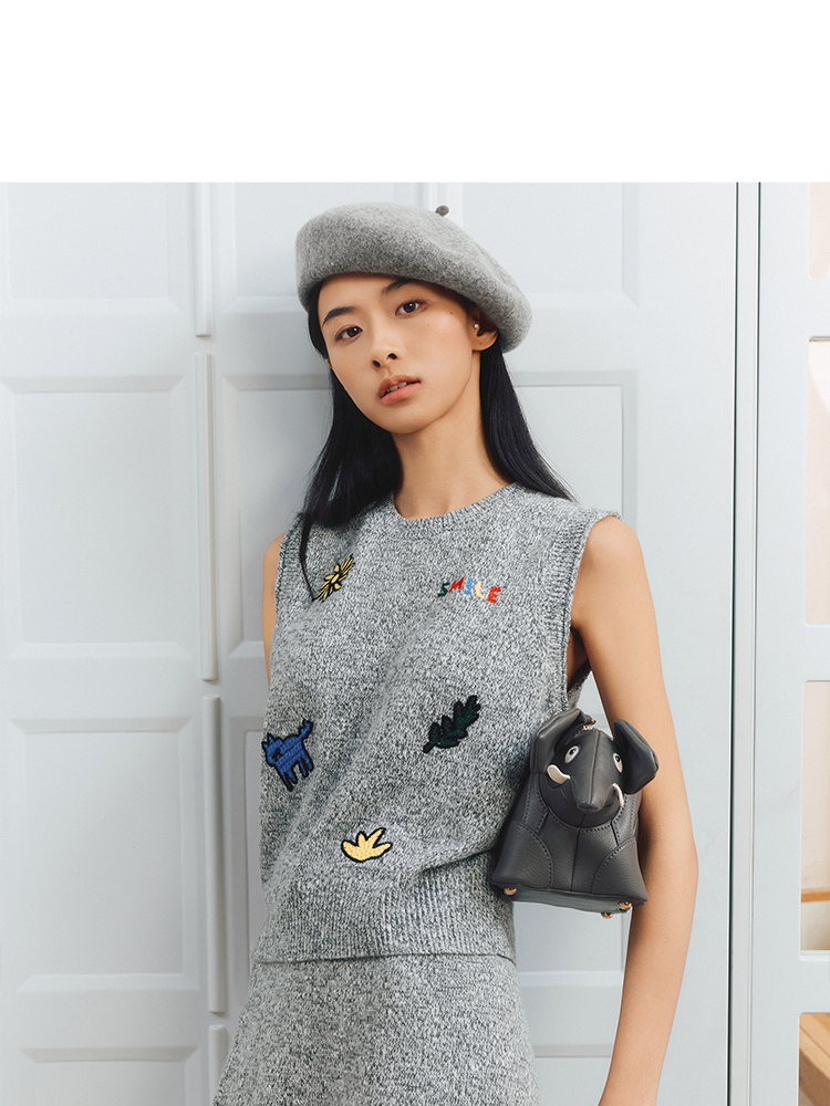 ToyzY2026春季新款趣味绣花无袖宽肩背心ZC36104840