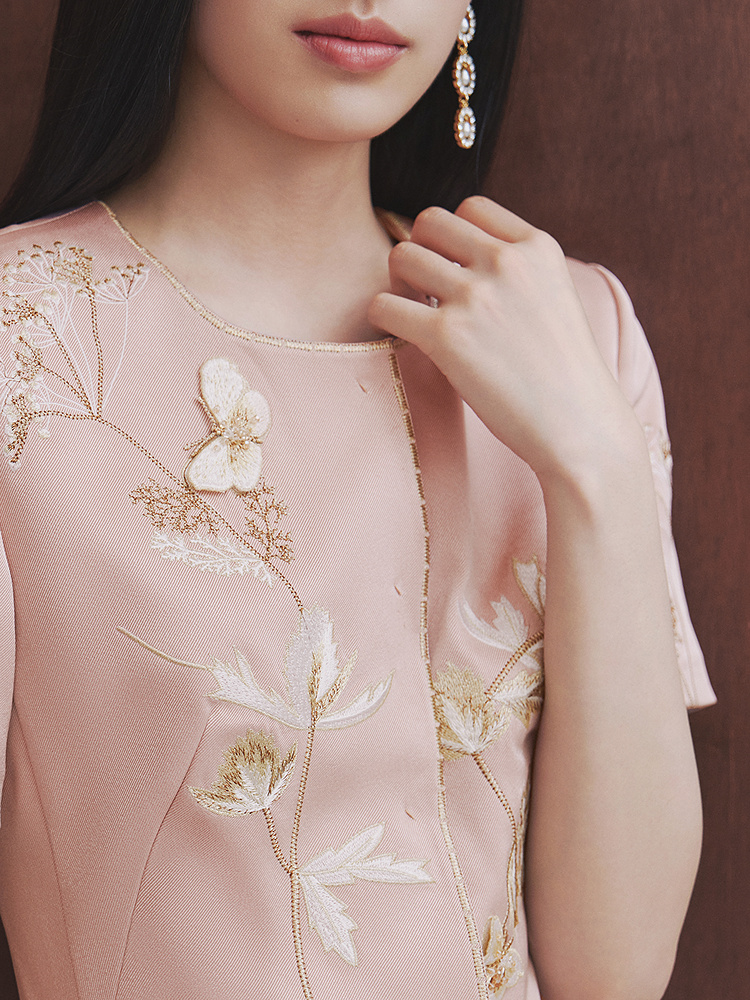 OBBLIGATO奥丽嘉朵2026夏季新款三醋酸重工刺绣新中式收腰上衣1C66210030