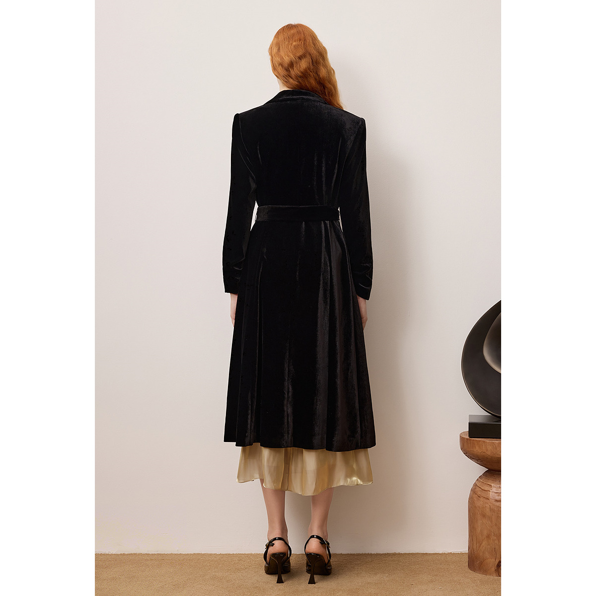 OBBLIGATO奥丽嘉朵2025秋季新品翻领真丝丝绒本布腰带廓形风衣1C35307030