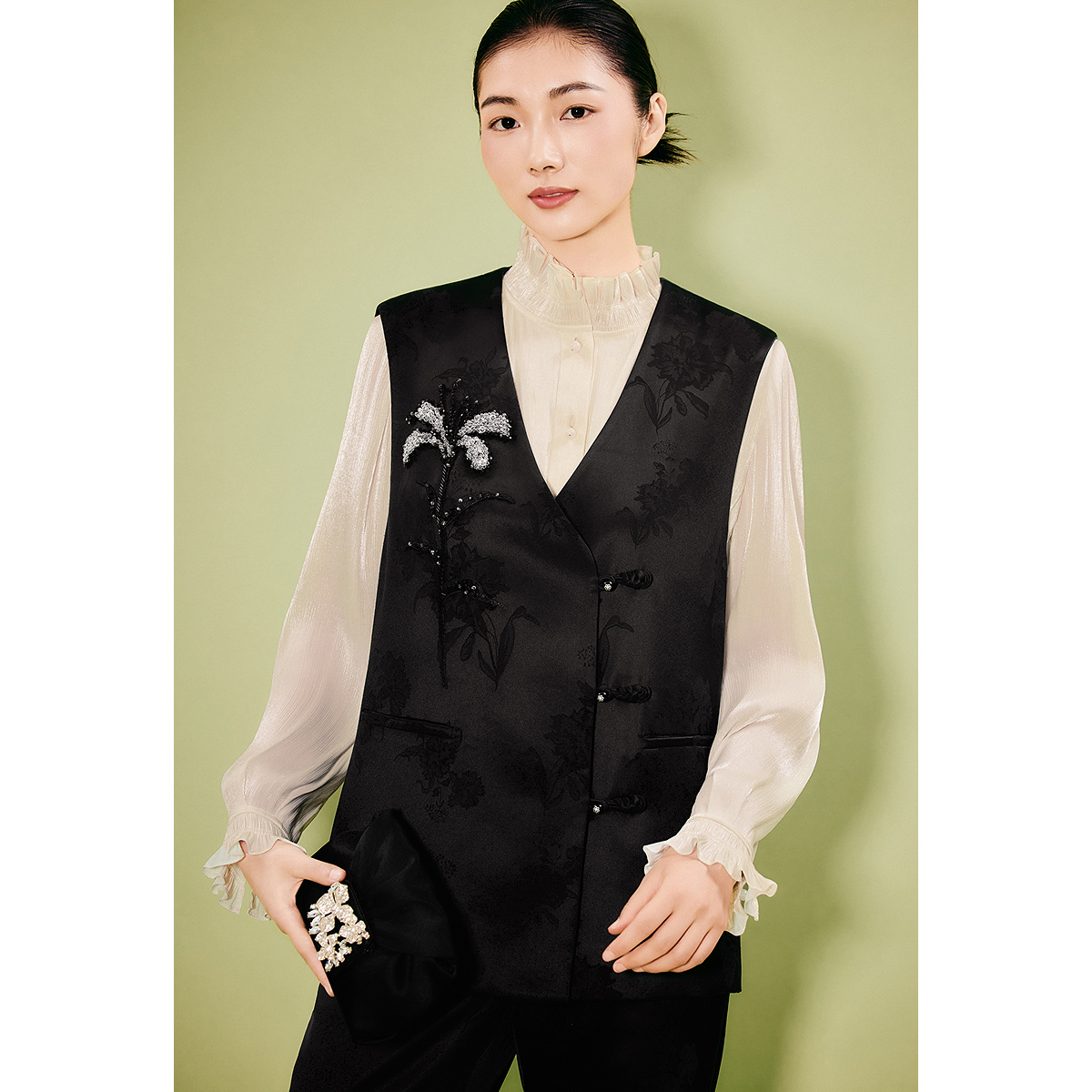 OBBLIGATO奥丽嘉朵2025秋季新品醋酸缎新中式腰侧盘扣绣花马甲1C35301060