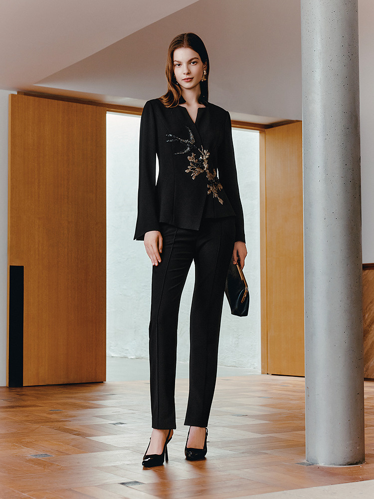 OBBLIGATO奥丽嘉朵2026春季新款进口三醋酸修身直筒开衩烟管裤1C36120190