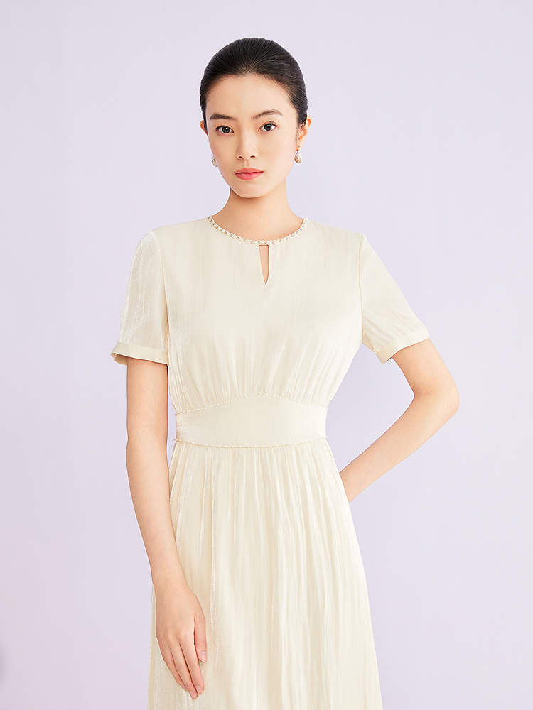 YINER音儿专选2026夏季新款优雅钉珠圆领海岛丝高腰收褶连衣裙8C66205296
