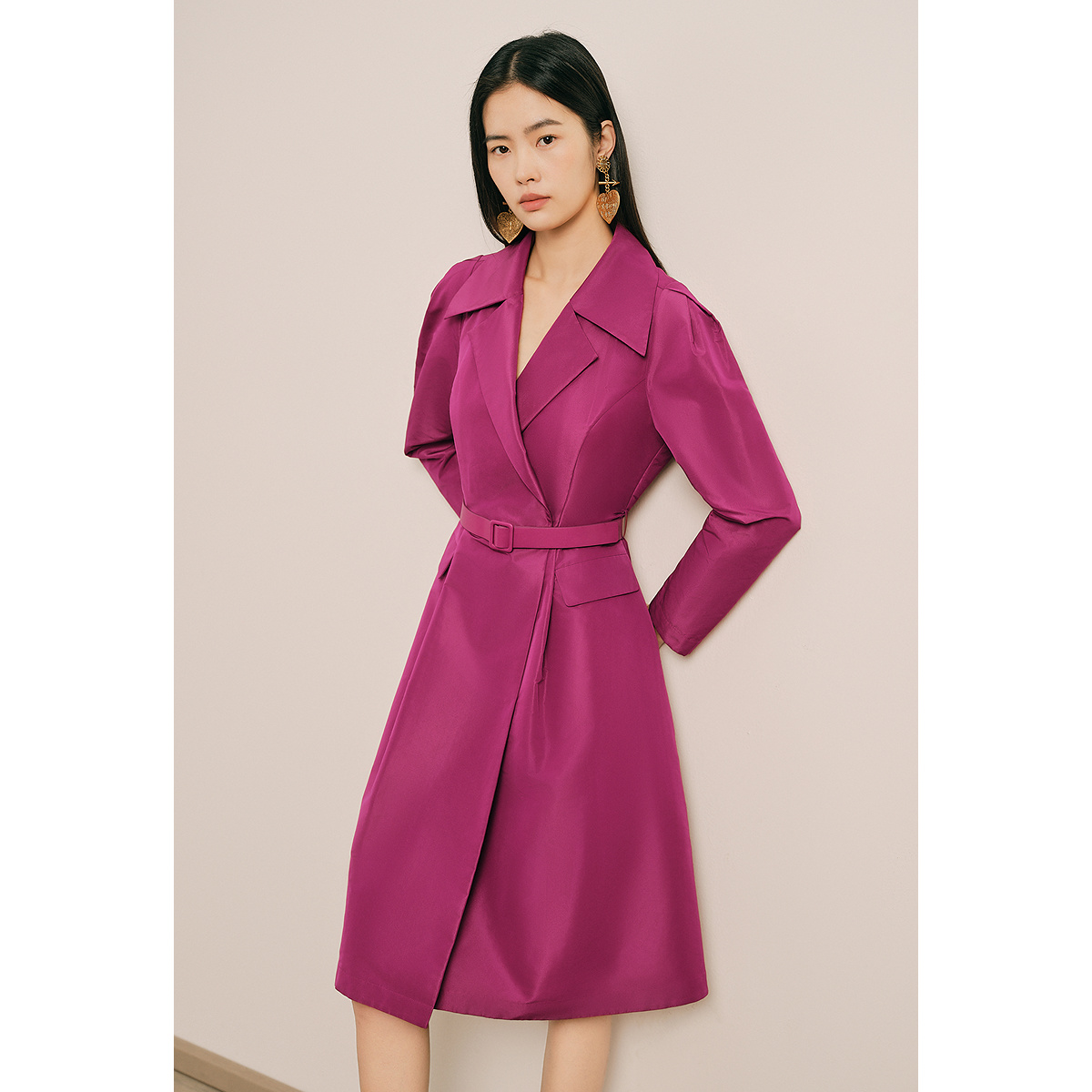 OBBLIGATO奥丽嘉朵2025春季金标樱桃红西装翻领收腰A摆廓形风衣1C35107040