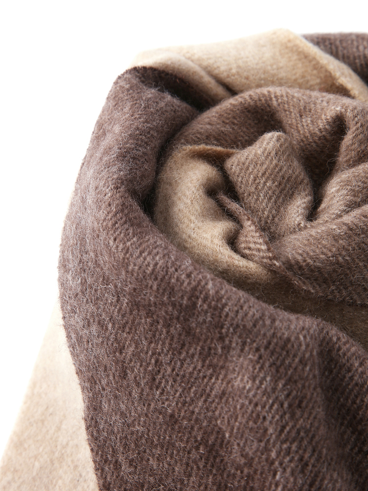 INSUN恩裳商场同款冬季时尚拼色设计羊毛羊绒混纺保暖气质围巾9C32590070