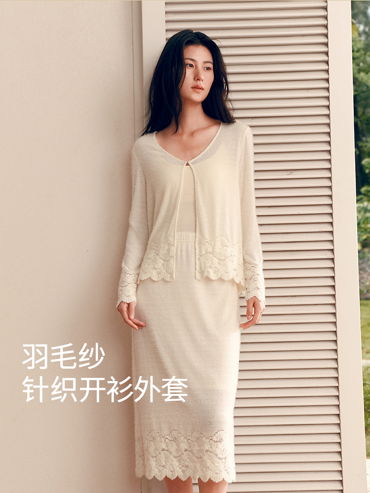 云柔钩花针织外套8J35327220