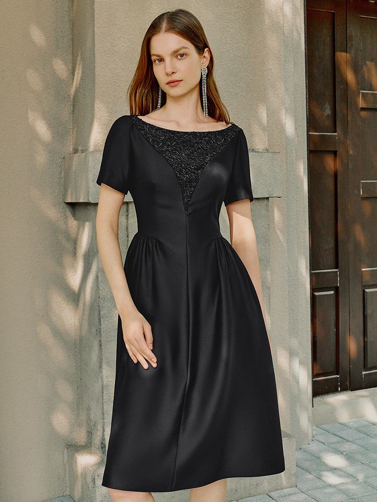 OBBLIGATO奥丽嘉朵2026夏季新款黑色一字肩收腰中长款A字连衣裙1C66205350