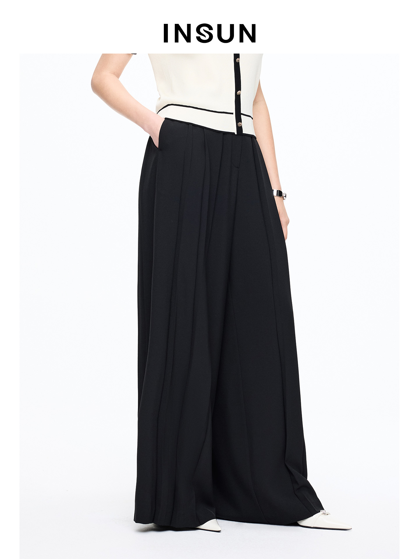 INSUN恩裳专选2026夏季复古风纹理褶裥松弛感阔腿裤9C66220050