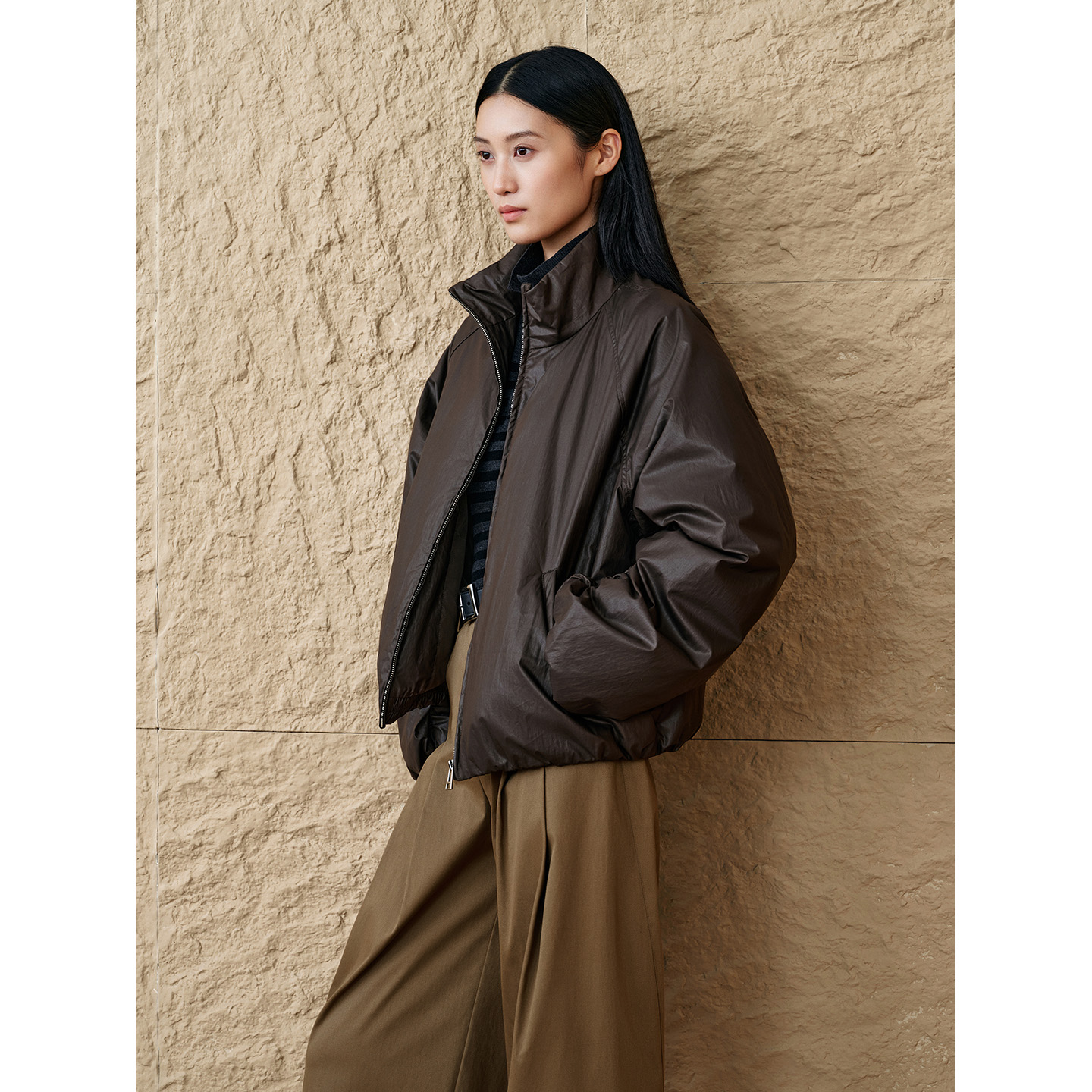INSUN恩裳专选2025冬季立领抽褶宽松鹅绒羽绒服9C65508580