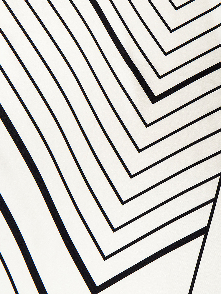 INSUN恩裳2025秋季时髦几何方块真丝丝巾9C35390010