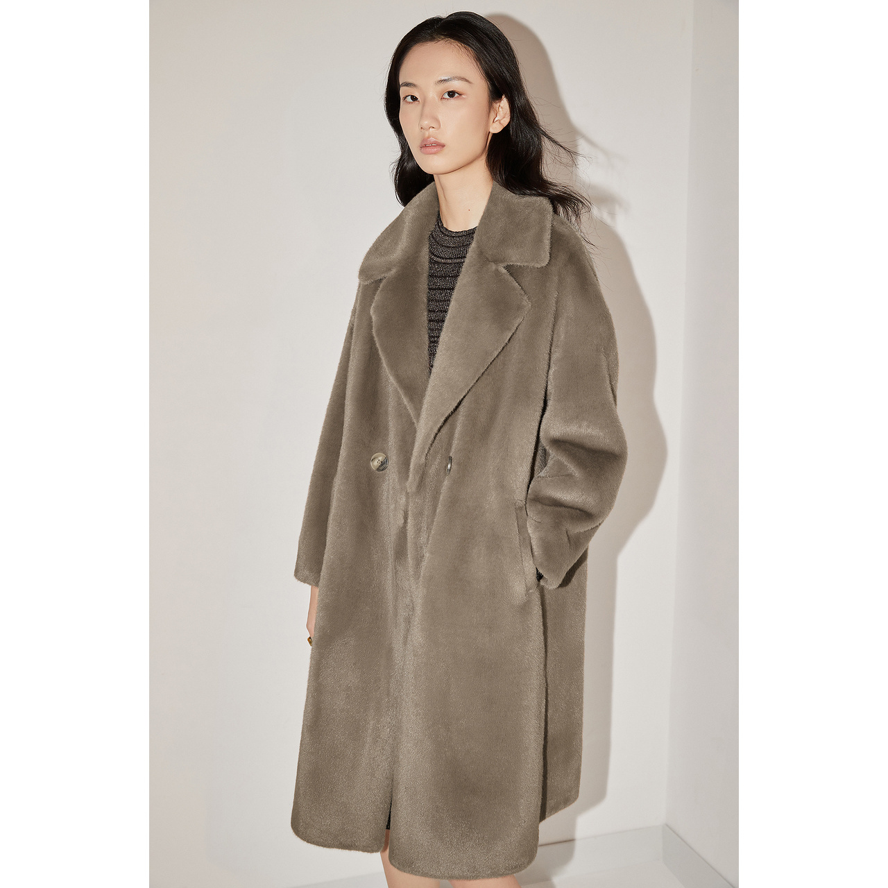 【预售12月13号前发出】恩裳COVER冬季2022新款时尚保暖显瘦慵懒风环保皮草毛呢大衣女装CC32580590