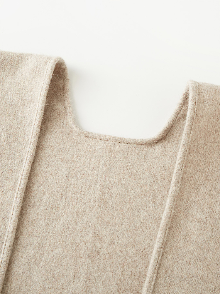 INSUN恩裳2025冬季简约纯色羊羔绒流苏披肩9C35590030