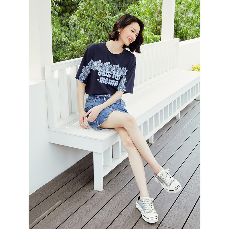 Goodland美地女装2025夏季蕾丝印花圆领落肩宽松短袖T恤LC35260560