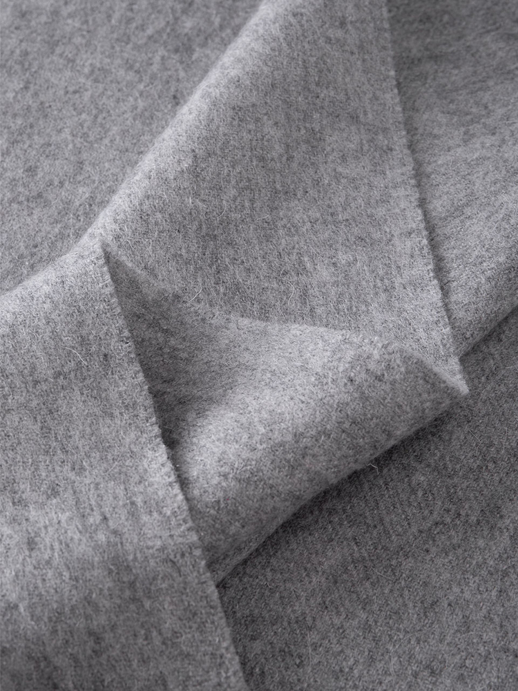 INSUN恩裳2024冬季亲肤羊毛流苏长款围巾9C34590050