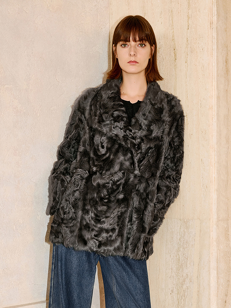 INSUN恩裳专选2025冬季复古慵懒风小胡羊皮毛一体外套9C65509840