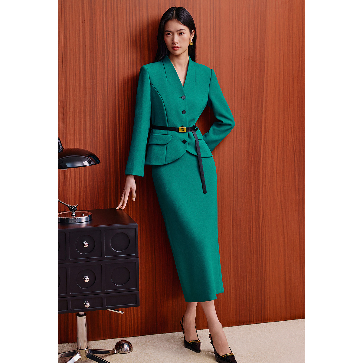 OBBLIGATO奥丽嘉朵2025秋冬季新品优雅气质v领腰带通勤百搭外套1C65510120