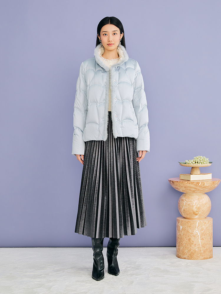 YINER音儿专选2026冬季新款时尚奢感缎面拼接水貂毛边立领羽绒服8C66508206