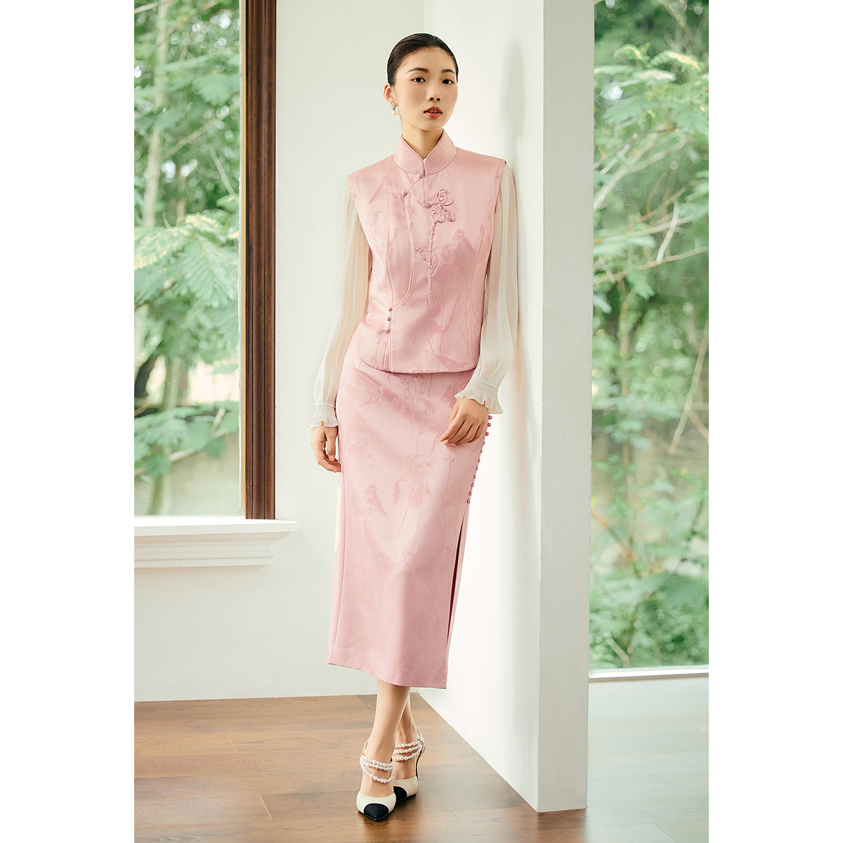OBBLIGATO奥丽嘉朵2025冬季新品真丝里布新中式立领刺绣钉珠马甲1C35501040