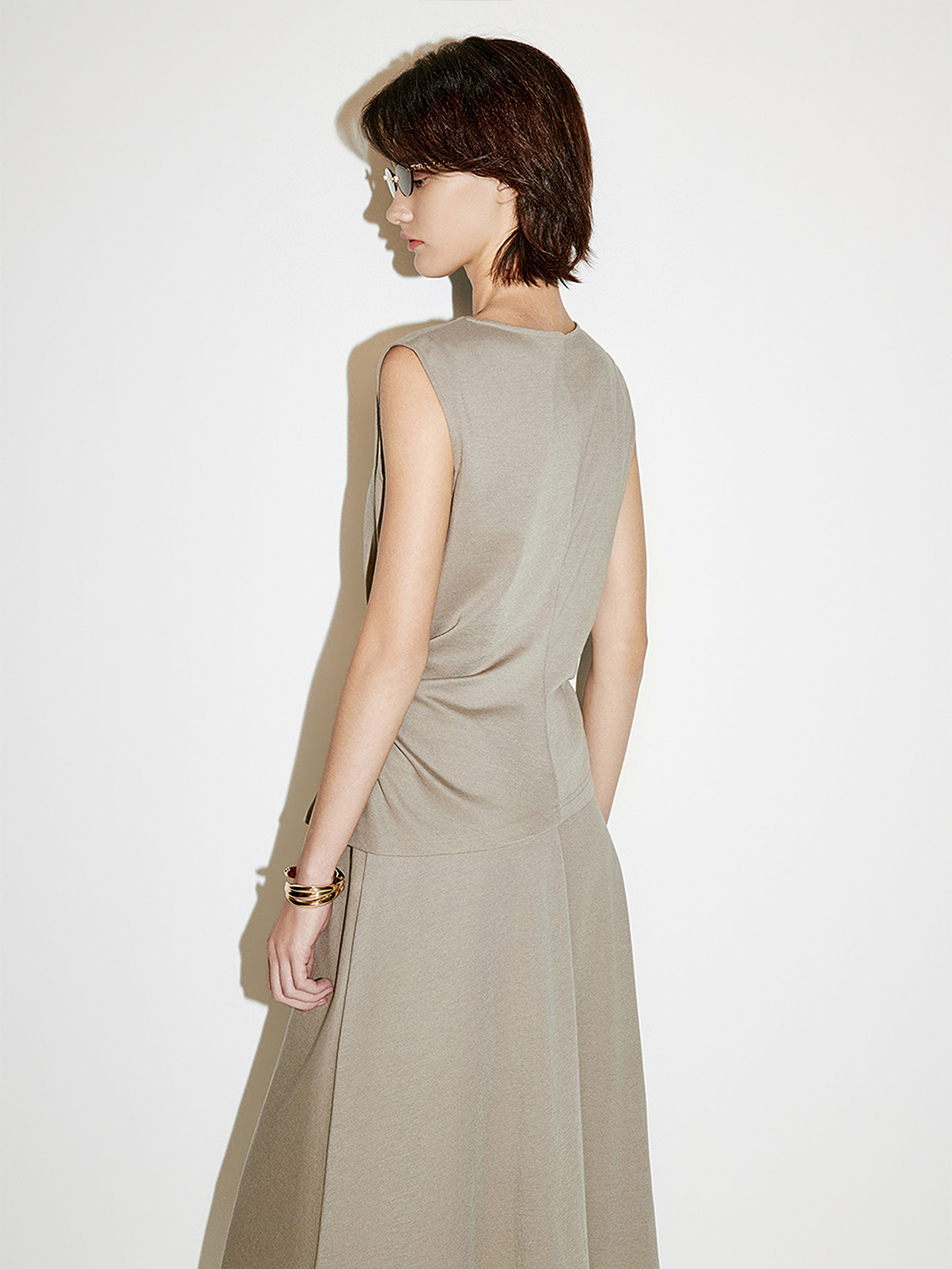 COVERINS2026夏新款三醋纤+莱赛尔扭结无袖上衣CC36260050