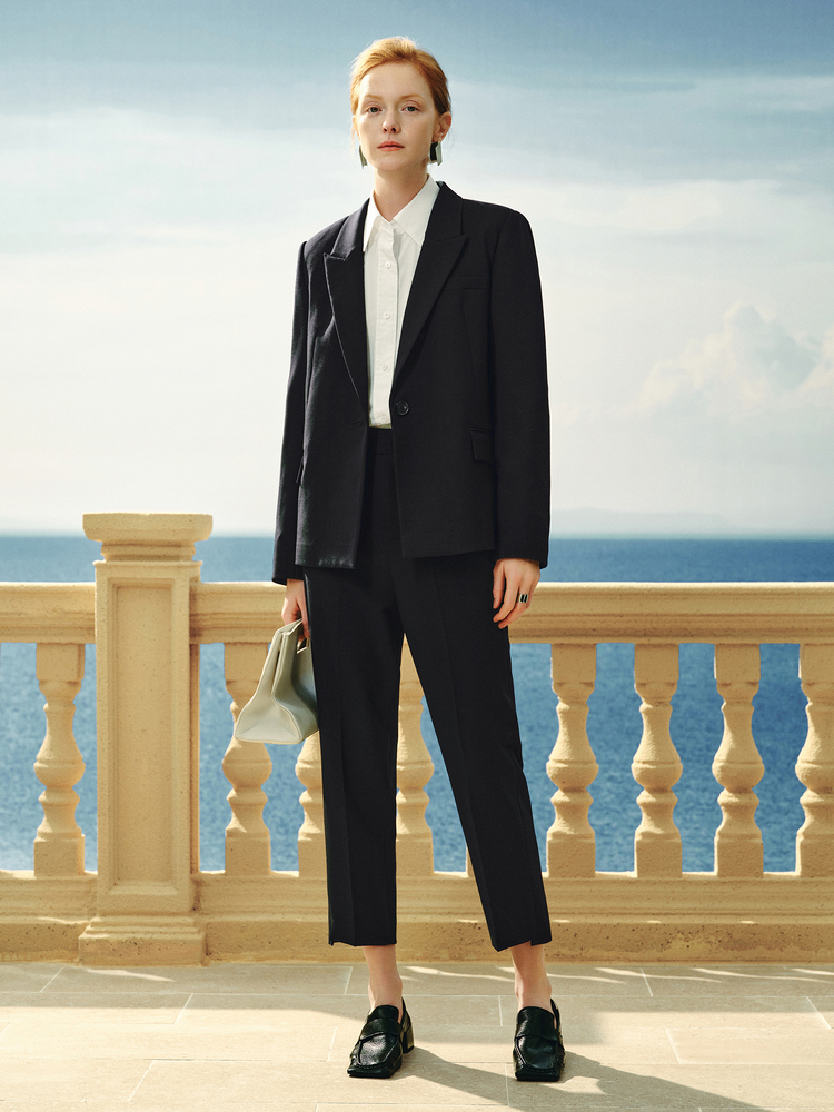 INSUN恩裳专选2024春款简约斜纹薄垫肩西装外套9C64110190